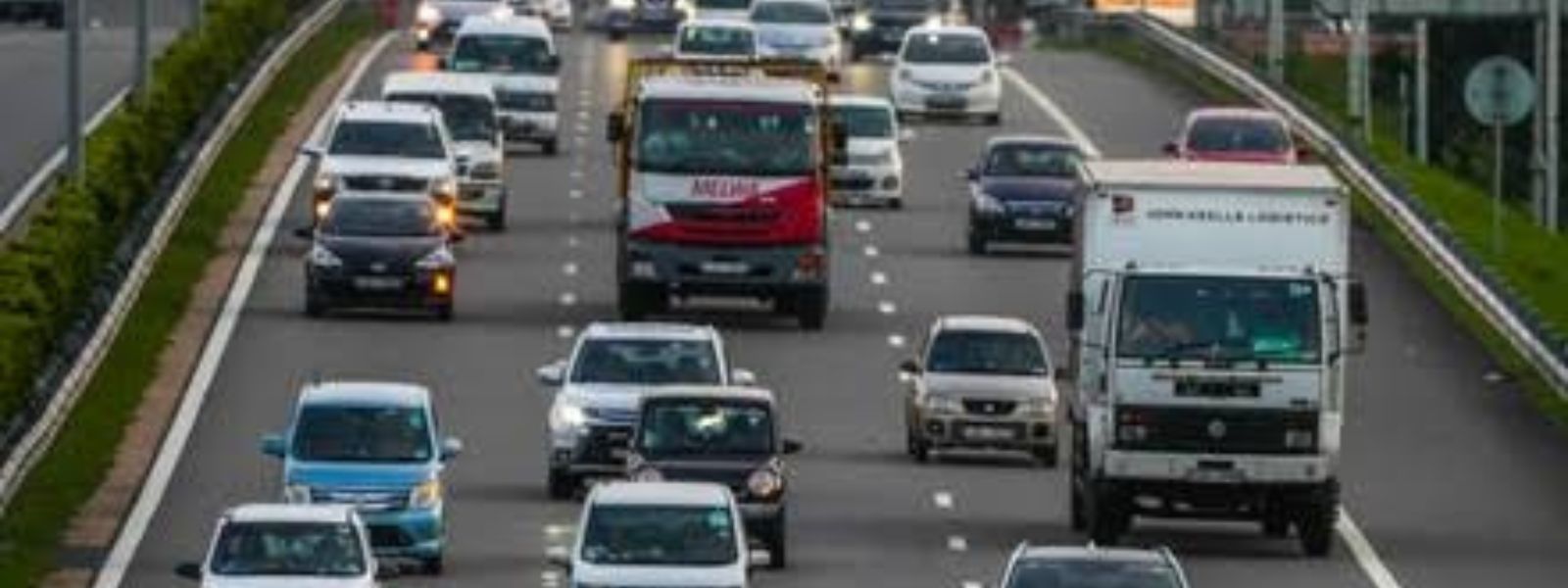 Heavy Traffic Congestion Reported Along Expressway